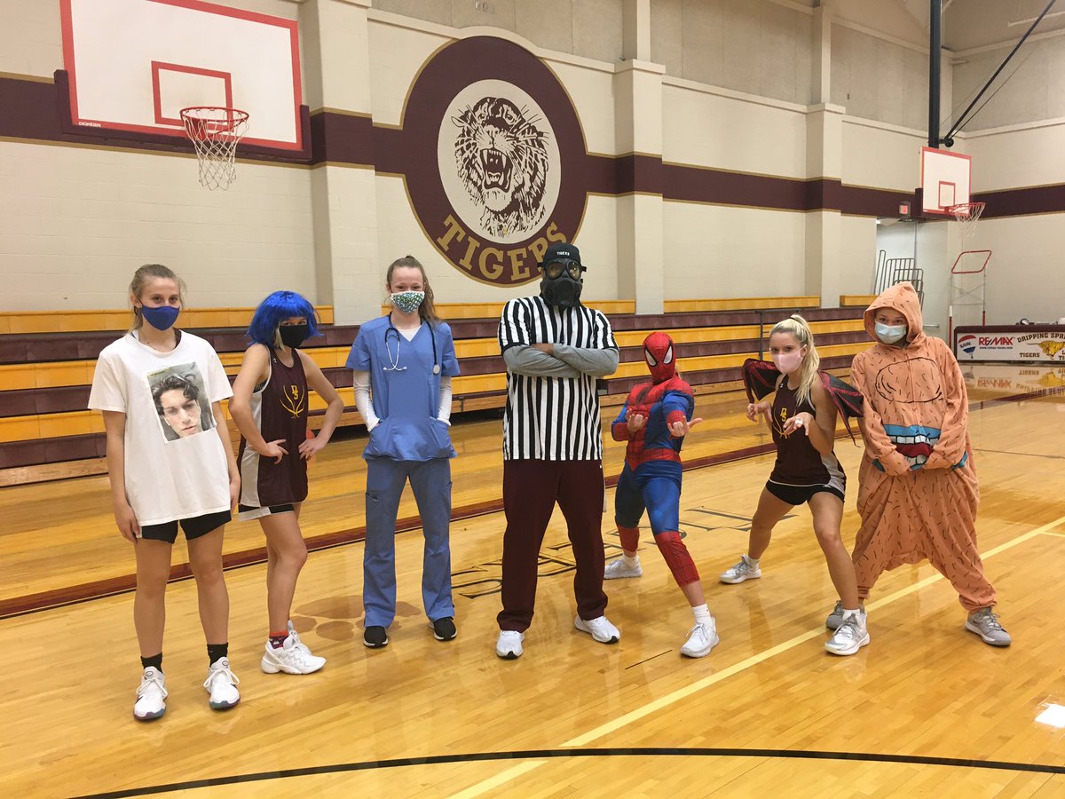dsgirlsbb's tweet photo. Happy Hoopaween!! Lady Tigers 1st scrimmage tomorrow 9am here at Tiger Gym! https://t.co/ApuPUKb2pj