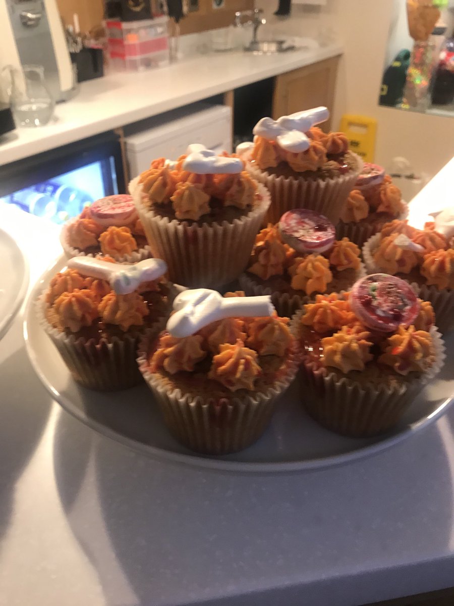 andreab475's tweet photo. What an amazing job our Head Chef Sam did of creating Halloween treats today! #HappyHalloween #Partytime #GracewellOfMaidsMoreton ⁦@GracewellHealth⁩ @TantaS20 https://t.co/n4UYFcCl3I