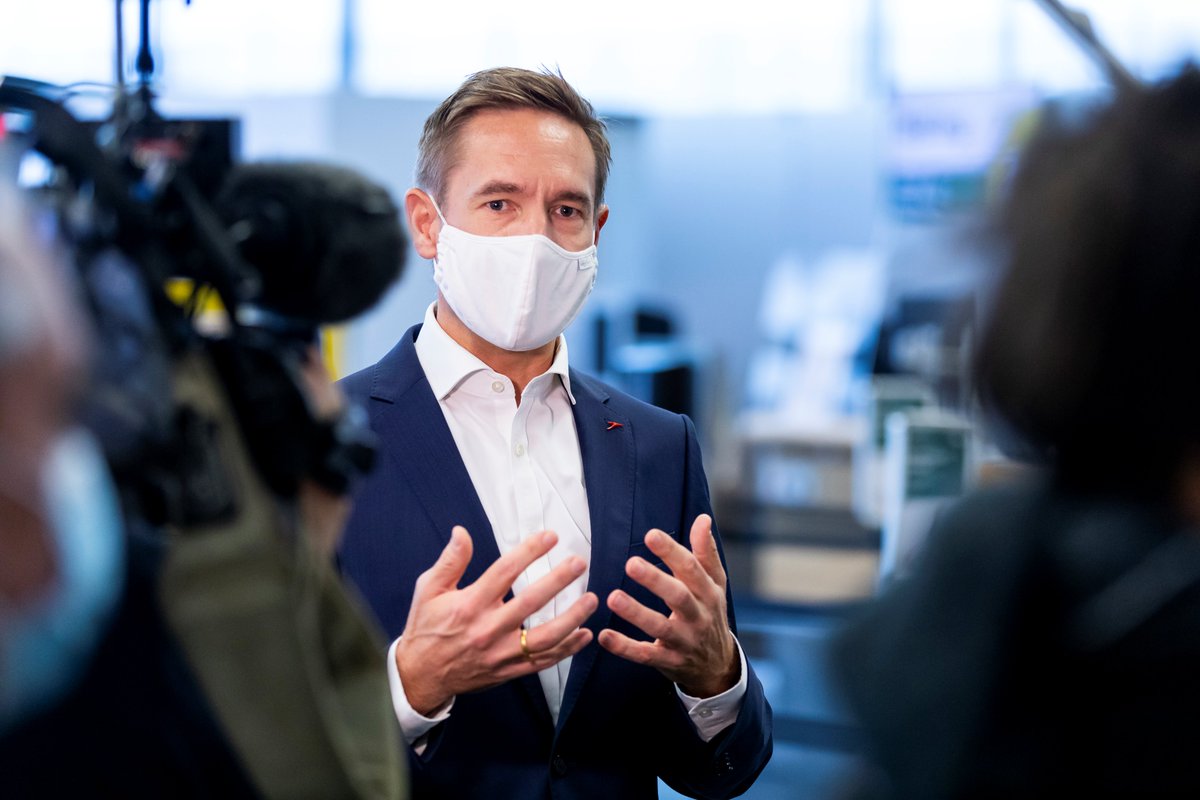 _austrian's tweet photo. Zusammen mit dem @flughafen_wien haben wir letzte Woche unser Schnelltest-Pilotprojekt gestartet. #antigen #schnelltests sollen zukünftig Reisefreiheit &amp; Infektionsschutz vereinen. #flightcast hat COO @JensRitter_JR &amp; FWAG Vorstand Julian Jäger befragt: https://t.co/4o7S9v4Bsz 🎙️ https://t.co/Ff7JZPu4Kx
