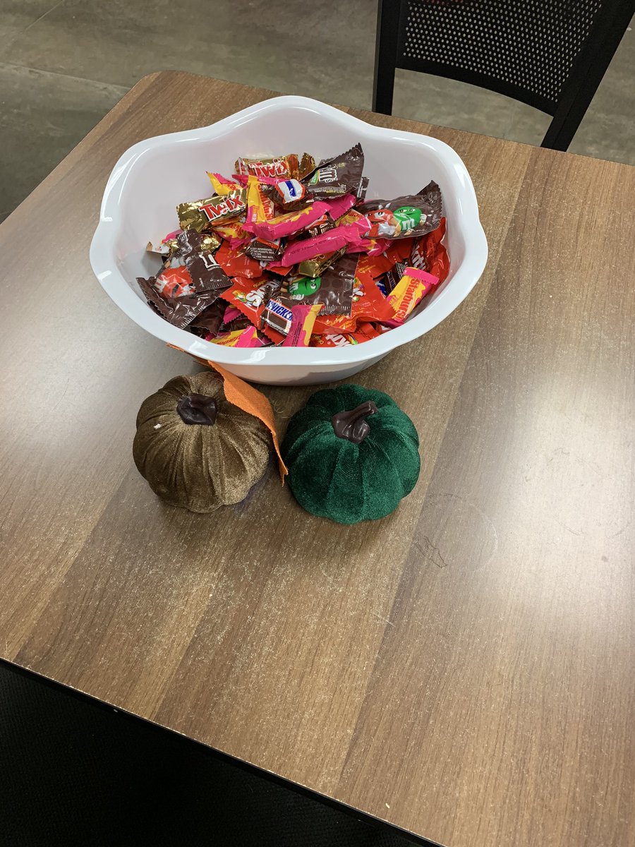 SummerB_THD4026's tweet photo. Thanks for the candy @kyle_mckinnon12 Great job Team 4026 at winning both pocket guide challenges with 3902 overall and a 702 improvement this month. Way to make training a priority! https://t.co/bb5oq6C3xI