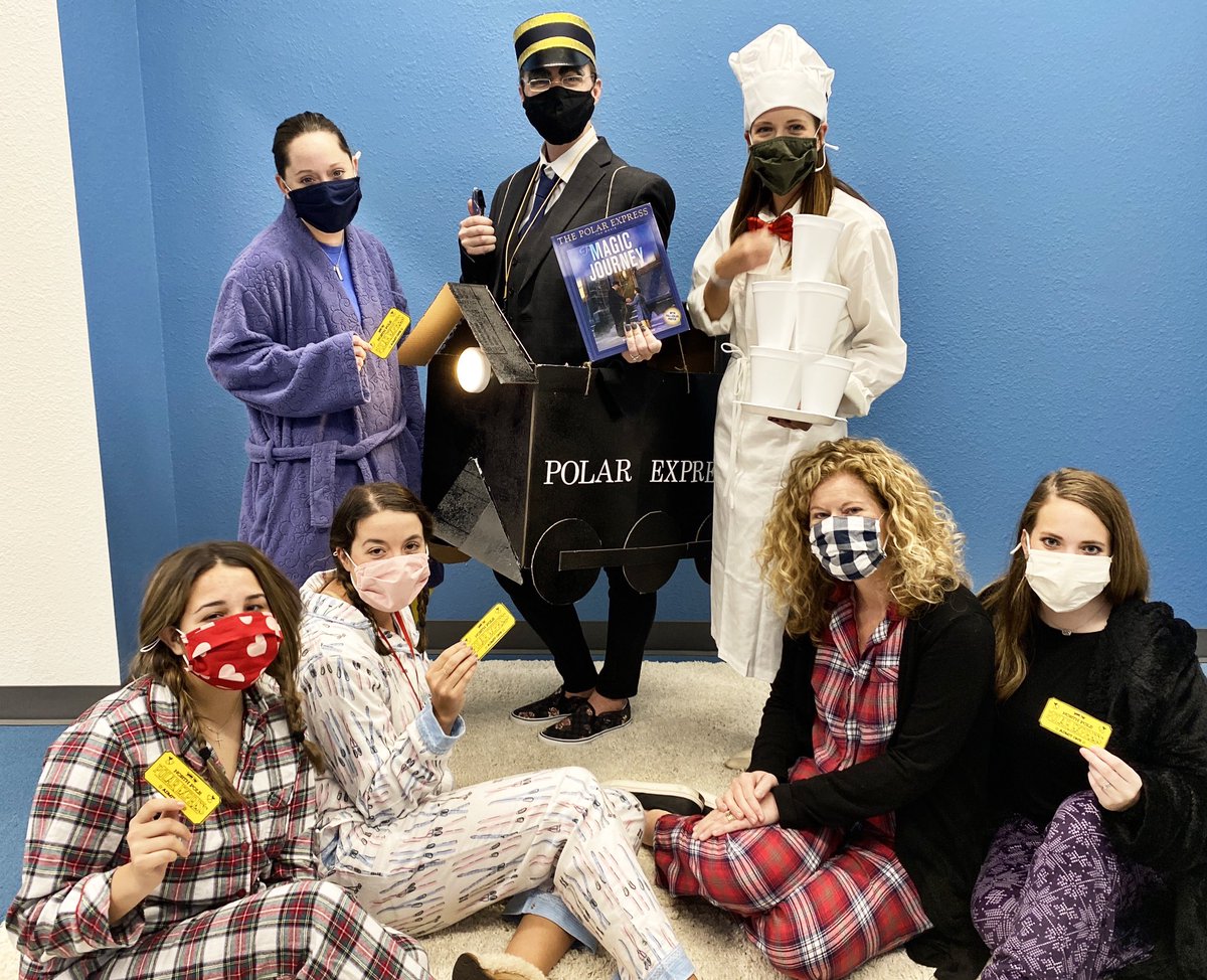 madelineinez's tweet photo. the polar express but make it halloween @tomhanks https://t.co/XiBvgTaCMk