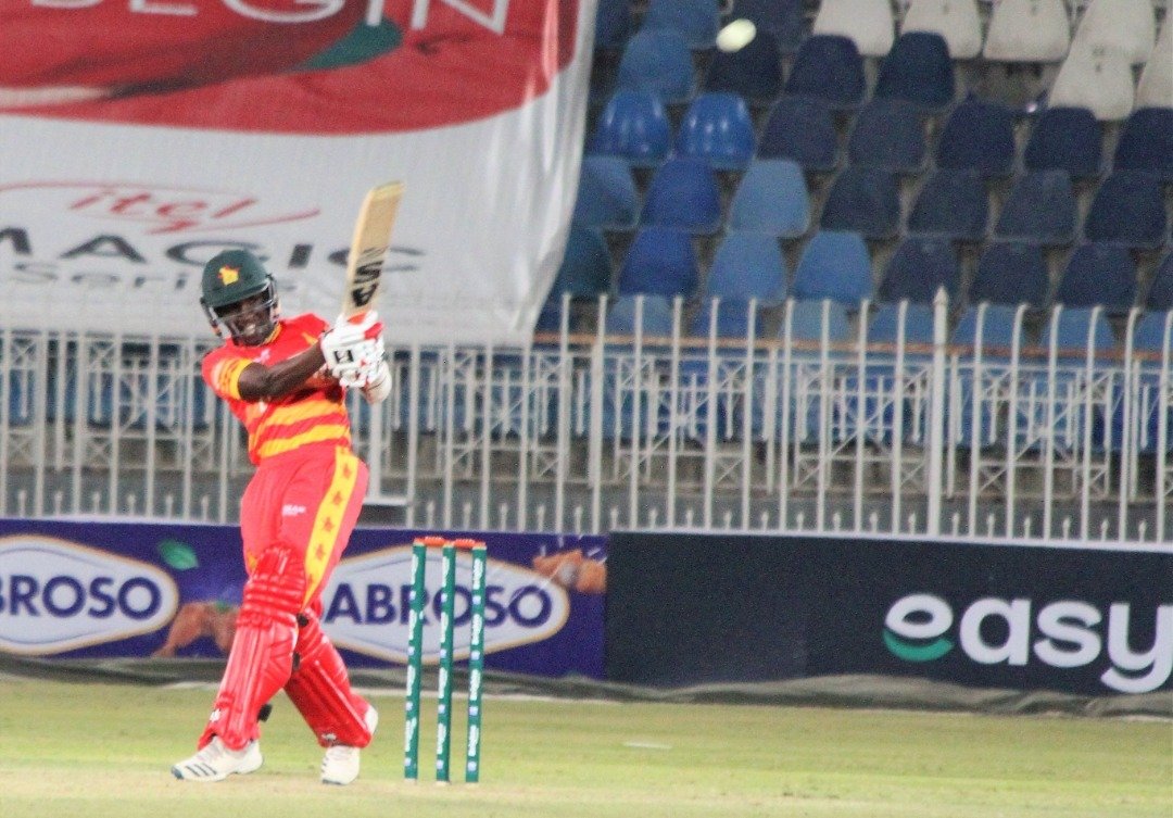 RESULT: @TheRealPCB 281-8 in 50 overs (Sohail 71, Imam-ul-Haq 58, Wasim 34*; Chisoro 2/31, Muzarabani 2/39, Raza 1/45) beat 🇿🇼255 all out in 49.4 overs (Taylor 112, Madhevere 55, C Ervine 41; S Afridi 5/49, Riaz 4/41, Wasim 1/49) by 26 runs #1stODI | #PAKvZIM | #VisitZimbabwe