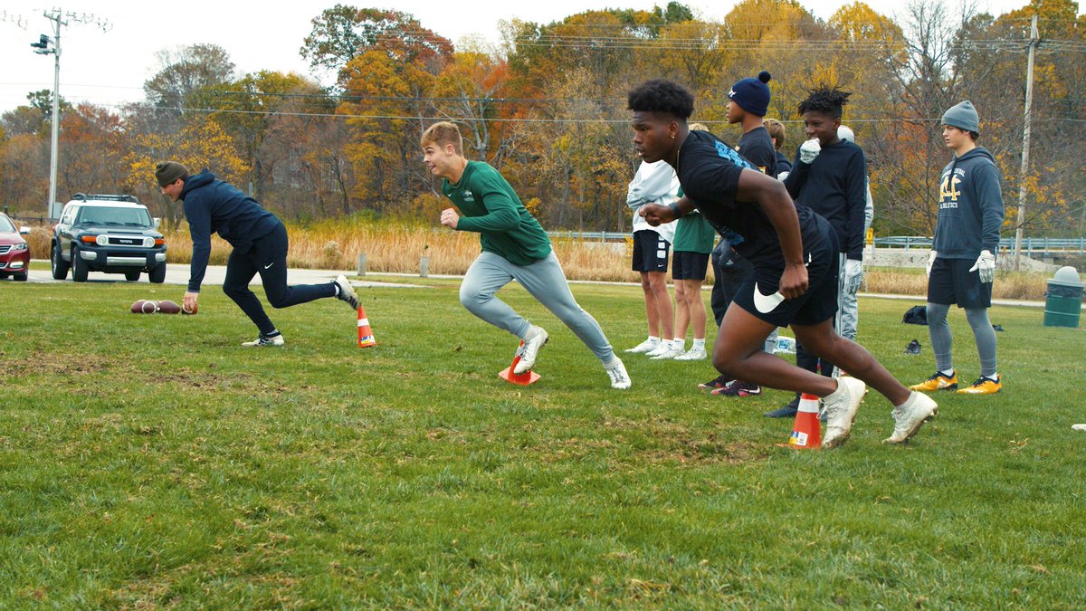 hearandsee's tweet photo. Action stills from our video shoot with @millz2bemadetraining and some rising star Indiana high school football recruits. 📸🏈#HearAndSee https://t.co/lahDh0hxwN