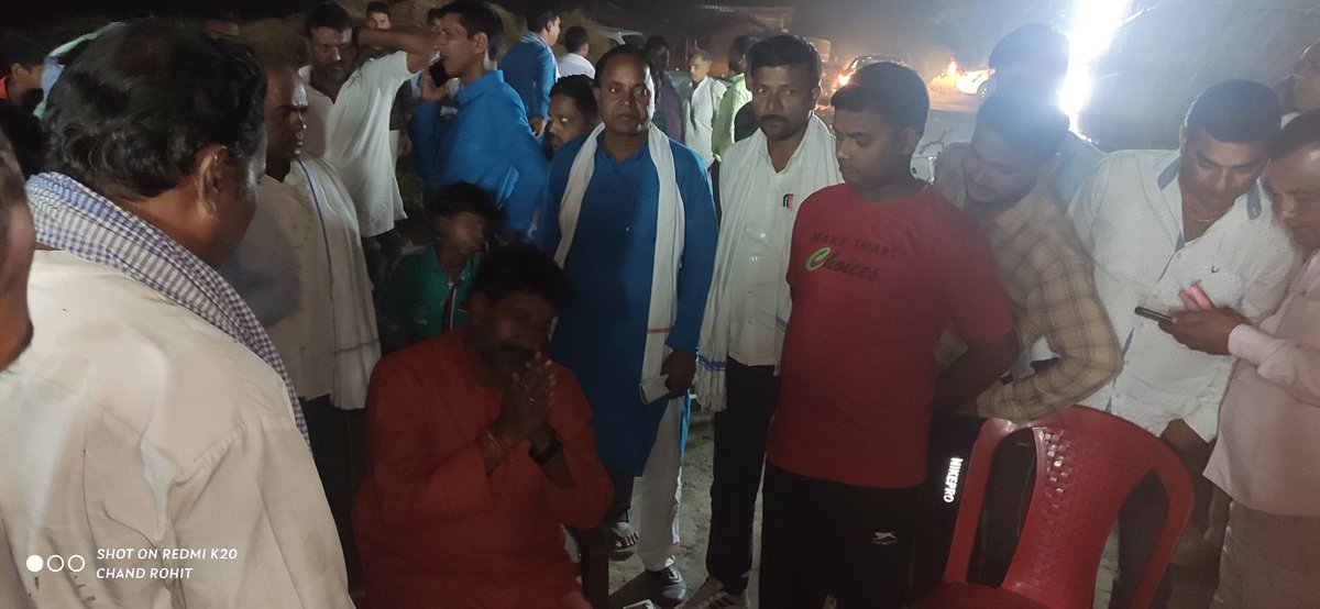 AshokSinghMLA's tweet photo. पोखरैरा के धुरंदी राम तथा भगवानपुर सिमरा के कवीन्द्र राम  के श्राद्धकर्म में शामिल होकर परिवारजनों को सांत्वना दिया एवं शुभचिंतकों तथा परिजनों के साथ  श्रद्धांजलि अर्पित किया।
परिजनों के संबल तथा दिवंगत आत्मा की शांति हेतु ईश्वर से प्रार्थना।
ॐ शांति। https://t.co/7UpArY0X1C