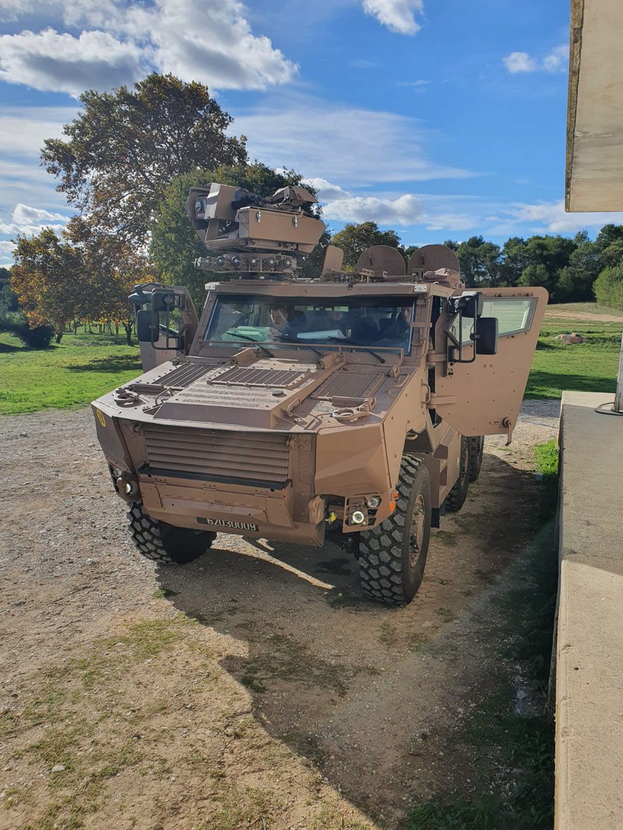 La Légion étrangère se modernise et son instruction avec! Au cours de leur formation au #4RE, les sergents du #2REP et de la #13DBLE se spécialisent sur le tout nouveau GRIFFON. Une fois dompté, ils le feront rugir sur les théâtres d'opérations de la #LegionEtrangere.#CapaciTerre