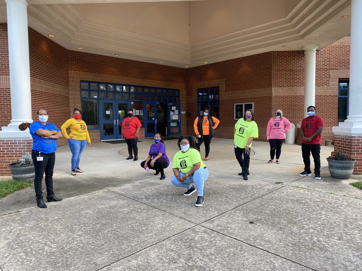 DabneyElem's tweet photo. Yes, we work at Dabney and there are times for fun too.  @DabneyElem @VanceCoSchools @joy_suther  #sharevcs  @JSullyOBX @Burroughs2nd @jjbullock2000 @chellelf96 @NatashaHargrov3 https://t.co/WbUfU2wXOp