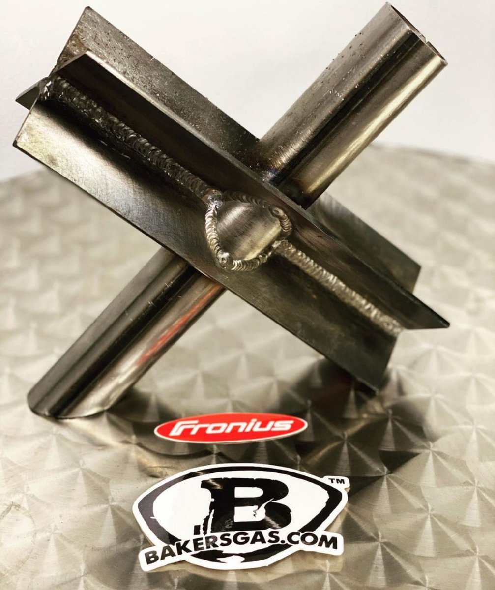 froniuswelding's tweet photo. It's #FroniusFriday folks! 🤩🙌🏽👨‍🏭
Participate! Link in bio ;)
[By @milkycereal83] 
Happy #froniusfriday! @bakersgas Kicked Off The #fronius75yearsgaw Welding #competition For A Chance To Win A Vintage Edition #transpocket180 💯 Link in bio! for Demo Sites &amp; Details 👊 https://t.co/bY5Y40LQ7S