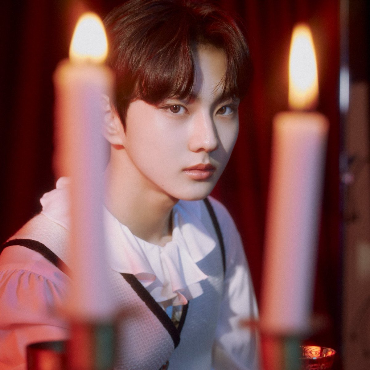 jungwonpic's tweet image. human                                   vampire