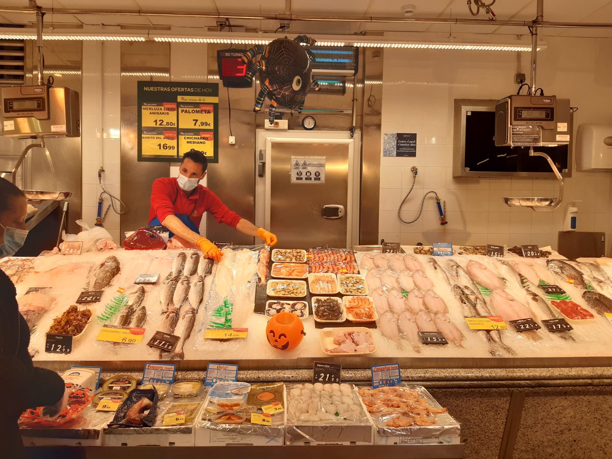 PescaderiaRial's tweet photo. Un toque 🎃🍭
#EnCarrefourExpress https://t.co/YGOaxtrTRZ