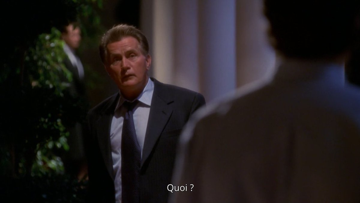 Et deux épisodes plus loin, Sorkin insiste bien sur cette précarité de l'équilibre des pouvoirs, des convictions, des rapports de forces, dans cette atmosphère de discussions tardives, de visiteurs du soir qui gravitent autour de tous les hommes d'État.Rrrrr c'est claaaaasse !