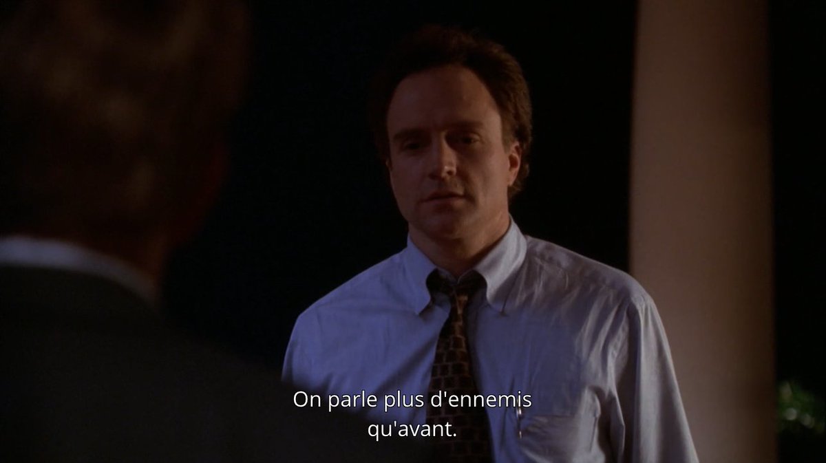 Et deux épisodes plus loin, Sorkin insiste bien sur cette précarité de l'équilibre des pouvoirs, des convictions, des rapports de forces, dans cette atmosphère de discussions tardives, de visiteurs du soir qui gravitent autour de tous les hommes d'État.Rrrrr c'est claaaaasse !