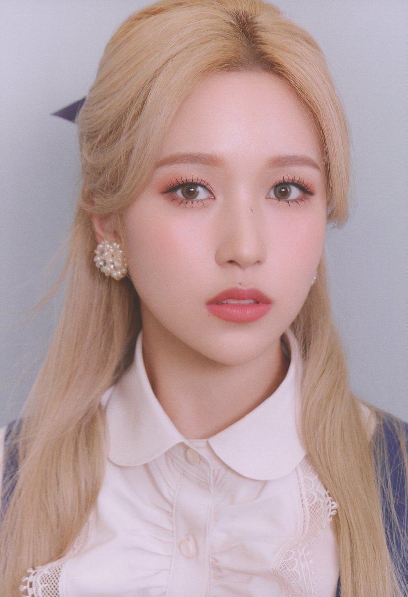 SCAN] TWICE 2nd full album Eyes wide open Photobook (ver. Retro