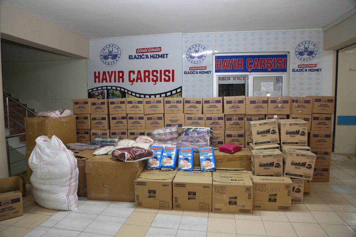 Halinizden en iyi biz anlarız.

Şehidimiz Fethi Sekin’in emaneti olan #İzmir’imize gönderilmek üzere yardım tırlarımız hazırlanıyor...

#izmir #deprem