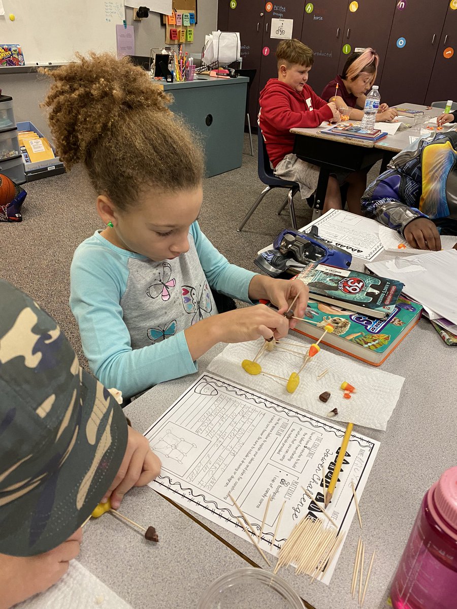 carlyk4th's tweet photo. Candy corn towers!! #mbebears2020 #bethelight #mbeisfamily https://t.co/nckMeiGORN