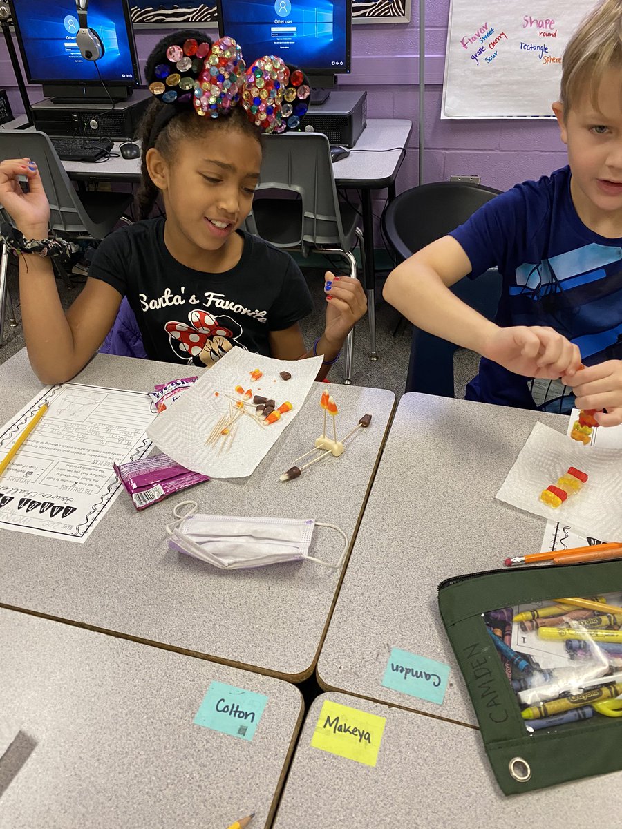 carlyk4th's tweet photo. Candy corn towers!! #mbebears2020 #bethelight #mbeisfamily https://t.co/nckMeiGORN