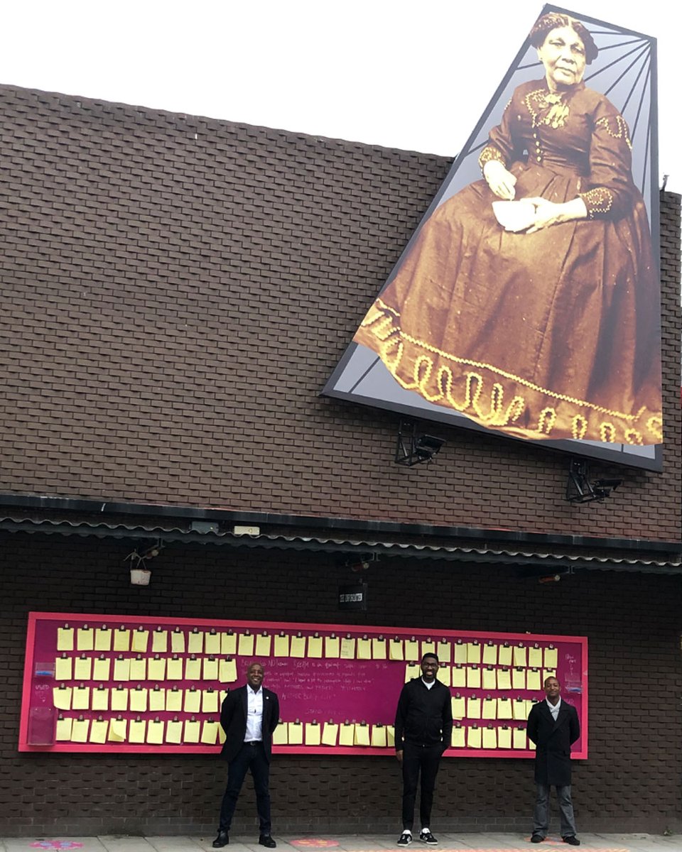youngvictheatre's tweet photo. Today we were delighted to welcome representatives from the Mary Seacole Trust (@seacolestatue) at the YV to visit The Unforgotten. Here they are next to our AD @kwamekweiarmah, below Mary's panel on the side of our building.
#MarySeacole #YVUnforgotten #YV50 https://t.co/bhUVTUDHYj