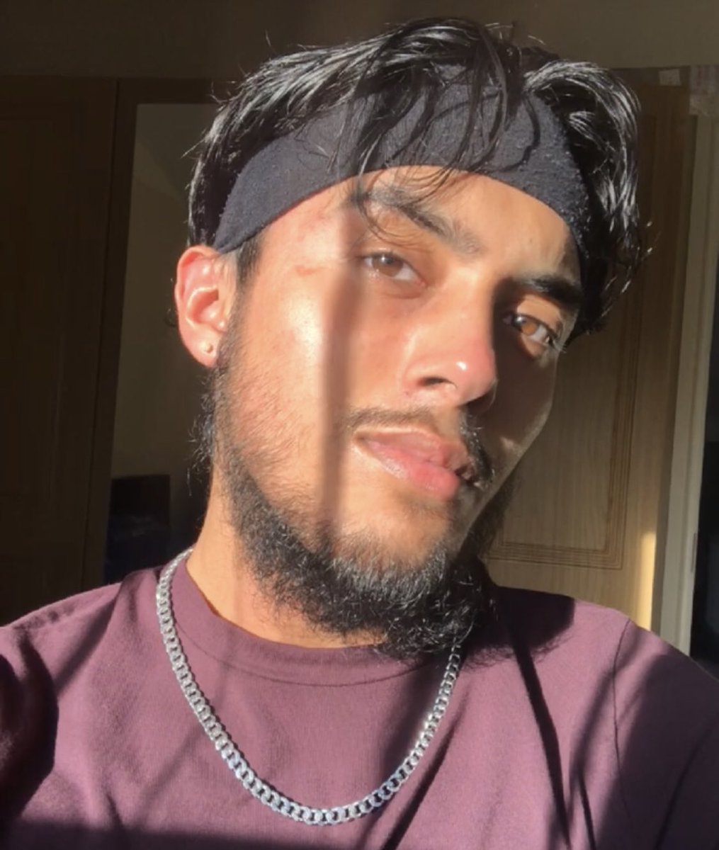 sharaz_02's tweet photo. Bad beard day ✨ https://t.co/NjaCVlqoqQ