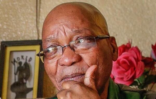 Siphose19974641's tweet photo. @SizweDhlomo Sowsebenza maternity ward wena?,minister of Child birthing Reasons?eintlek grootman.. ungenwe yini?people have their own reasons to have kids and it has nothing to do with your 2cents https://t.co/rsmAjr69fw