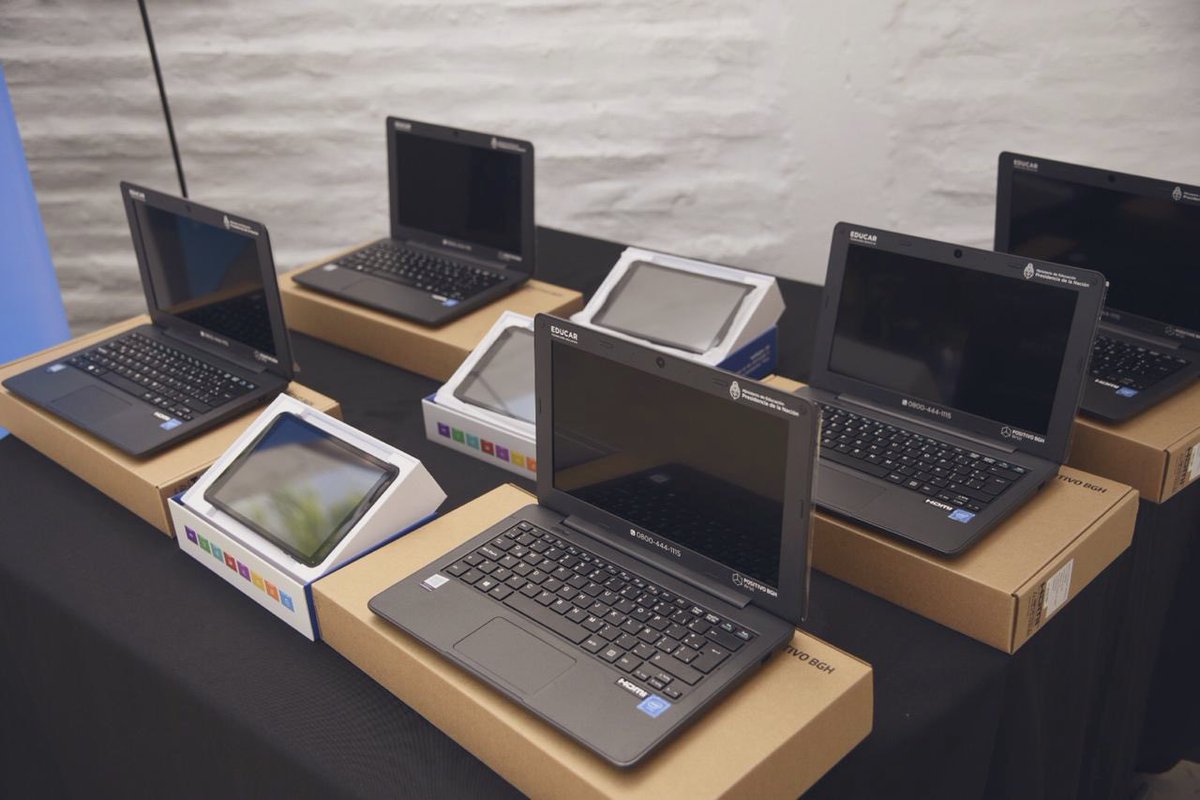 MarciaRGonzalez's tweet photo. 👉🏻✔️¡Hoy! entrega de netbooks en la Secundaria n33 del Barrio Cachorros de Del Viso.
• “Para que todxs los estudiantes tengan las mismas oportunidades de acceso a la tecnología” • 💻✨
#AprenderConectados
@MunicipioPilar @despindola17 https://t.co/c6LtYziuVW
