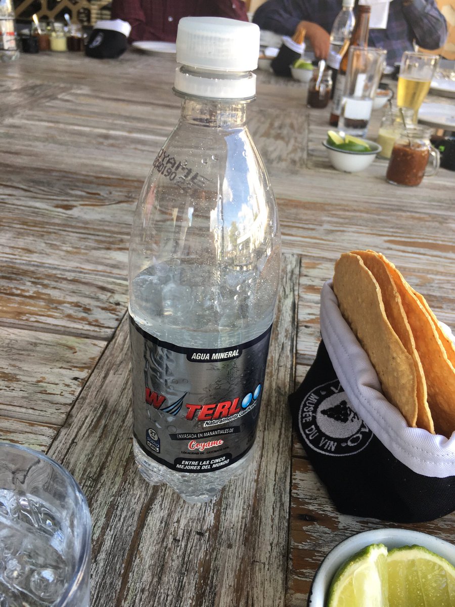 Elsbeth_Lenz's tweet photo. El otro día fui a sentarm a #Vinissimo y sirven agua mineral #Coyame de #Catemaco https://t.co/F7hhl8UxKg