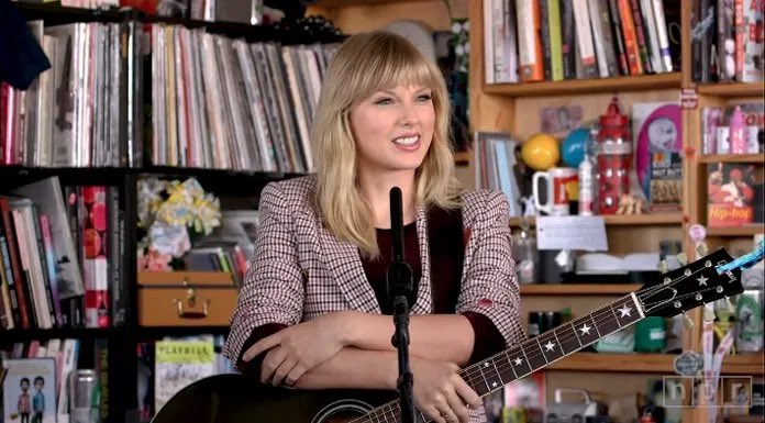 LovelyDak_'s tweet image. I’m voting for Taylor Swift for Artist of the Year at the #AMAs