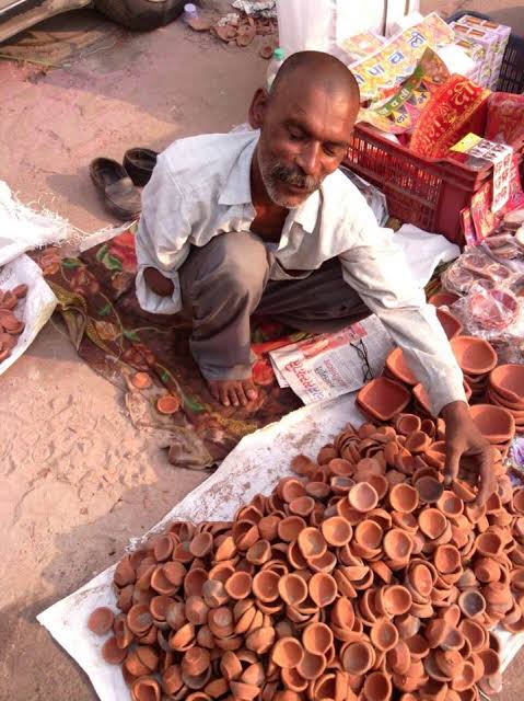 _Surajsharma07's tweet photo. Let’s buy local this Deepavali and support our people...❣️

#BABAKADHABA 
#BabaKaDhabha 
#VocalForLocal https://t.co/R4h3icp5sn