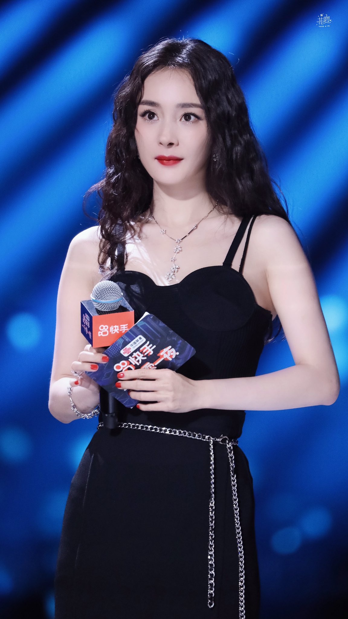 For Mì幂[YangMi_杨幂] on Twitter: "Super beautiful! 😭♥️♥️ #YangMi #杨幂©️花吻·杨幂https://t.co/z5uYMaoPG6"  / Twitter