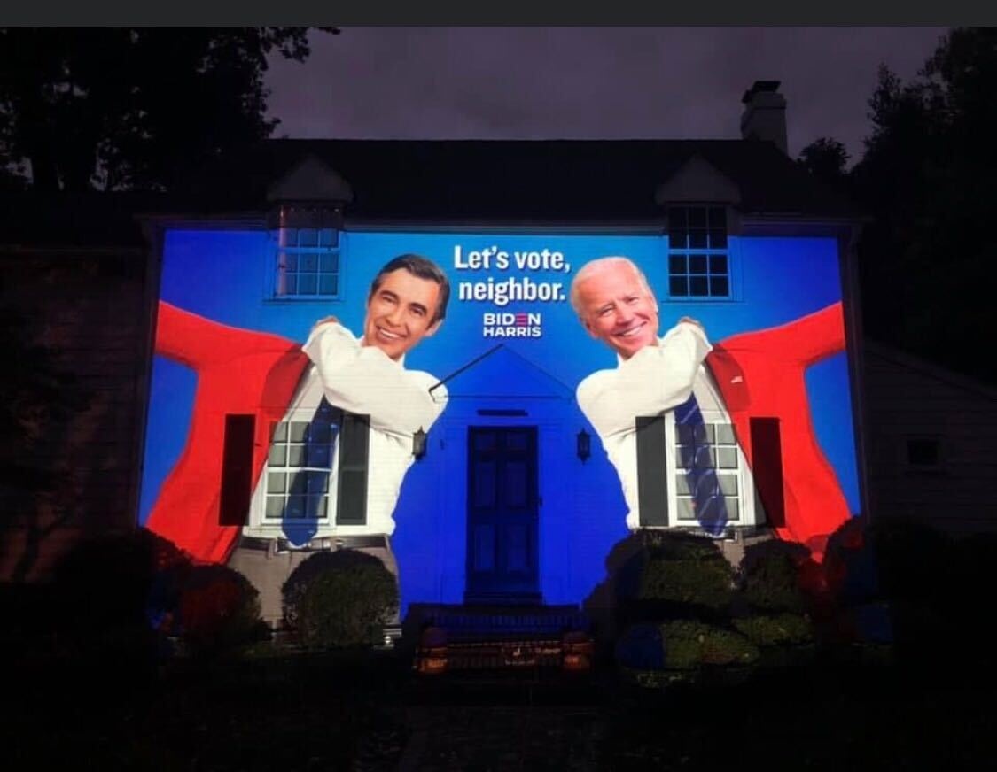 Love everything my friend Lauren Barry has been doing with her 'Billboard House...' Let's all be good neighbors and vote for @JoeBiden and @KamalaHarris 💫💫💫