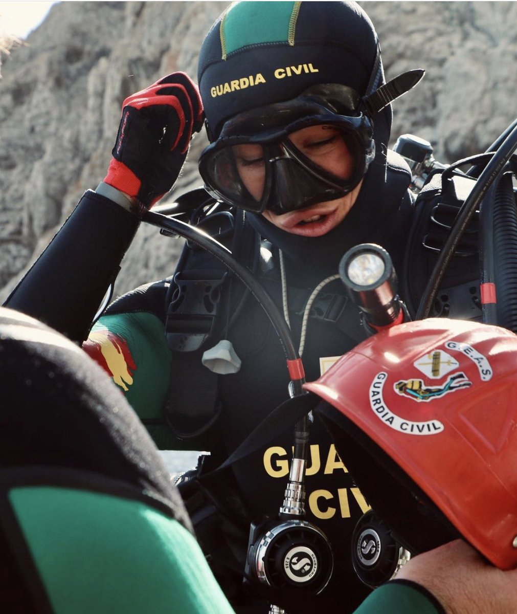 GarbiMuguruza's tweet photo. Preparándome para mi segundo entrenamiento con los #GEAS. Nuestro ejercicio es buceo en cueva. Getting ready for my second training with the GEAS. Our exercise is cave diving. 👀 #explore #experimentaltraining https://t.co/sbz4y3vzvJ