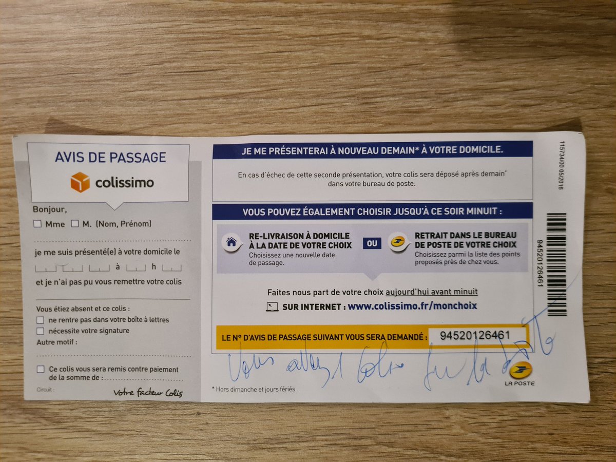 SolenePipet's tweet photo. Au calme le livreur de colis. 
Autant vous dire tout de suite que mon colis n'est pas resté bien longtemps sur les boîtes aux lettres de l'entrée de mon immeuble... @lisalaposte
#LaPoste #Colissimo #SoColissimo https://t.co/r69zvipixJ