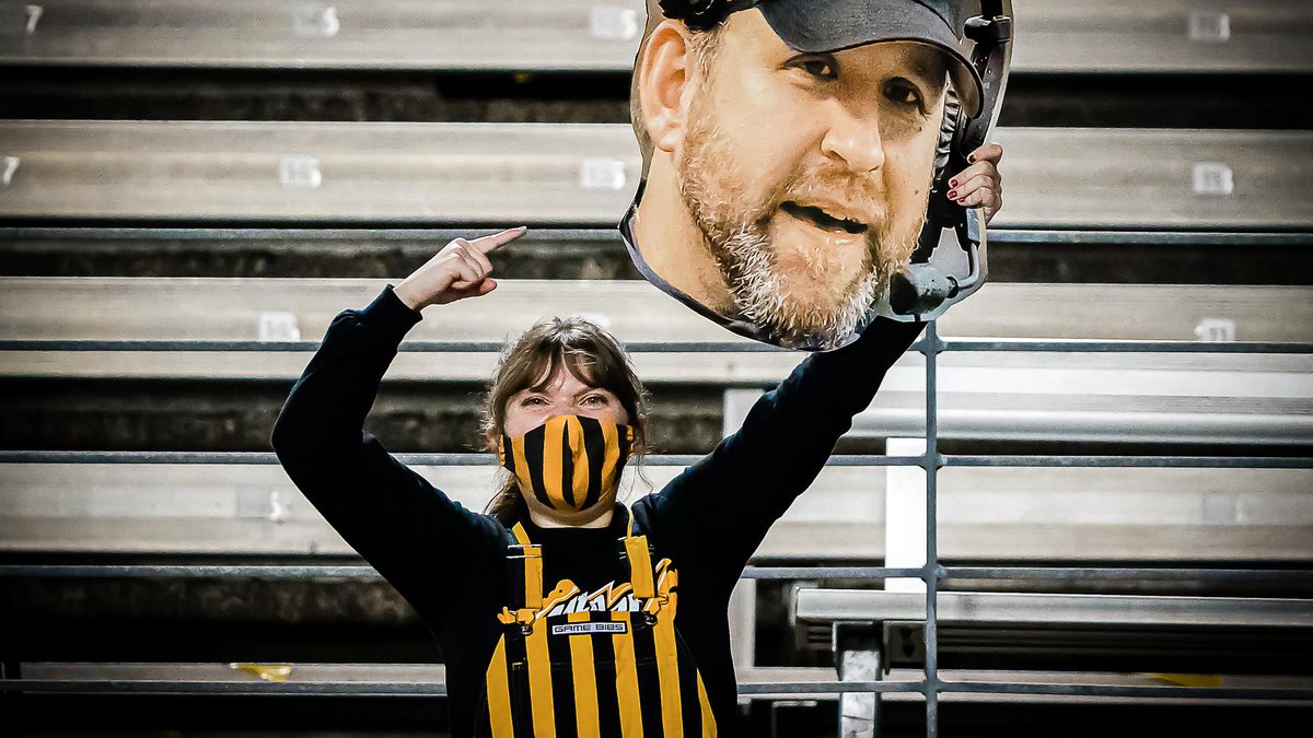 appstatesports's tweet photo. It's #AppFanFriday! Show us some pics of you in your @appstate gear πΈβ€΅οΈ https://t.co/DKQ4CP7VP4