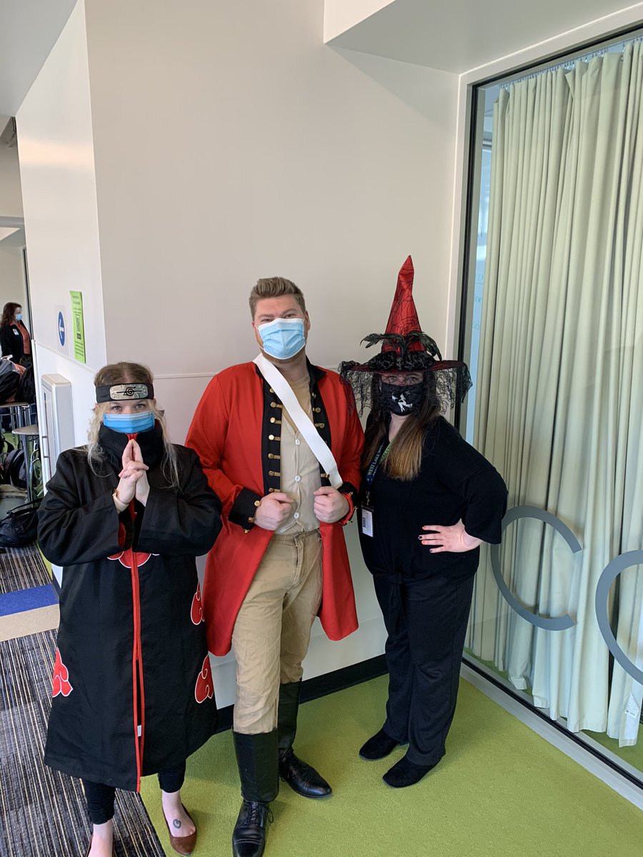 HistoricalHC's tweet photo. 8th grade US history team killing it for costume day! #HumbleISD #WestLake #RedcoatLife https://t.co/1TROl7BteK