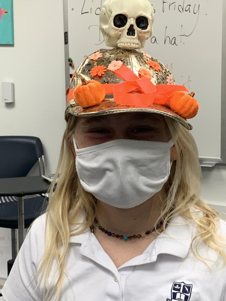 It’s Lid gig today at <a href="/StEdsMiddle/">Keira Murphy</a>. Lots of fun hats. #howsesconnects