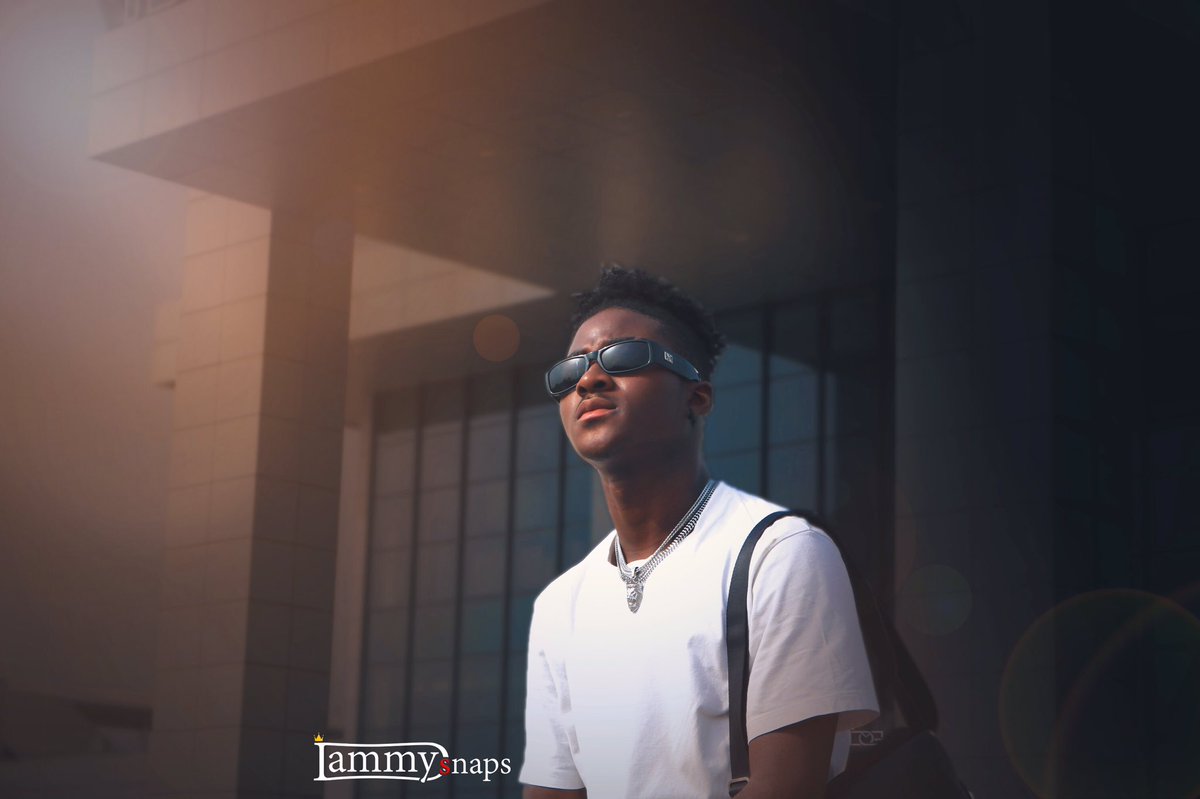 DammyGram's tweet photo. Is it just me or when ever I’m in the shower 🚿 I Dey dance pass @timo_asap 🕺🏾😎😂😂 omo but real life I wack ehn 😂😂😂😂 https://t.co/C84bk7cRJv