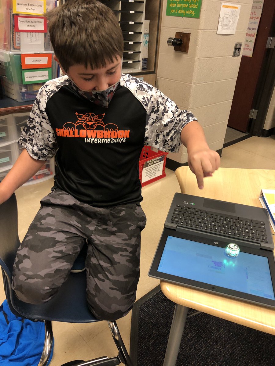 EdTech_Shannon's tweet photo. Testing out our new @Ozobot Evos @NESD_SBI this morning with Mrs. McWilliamβs class to prep for next marking periods activities! #NESDcodes @NESD https://t.co/NkkUtoNj1z