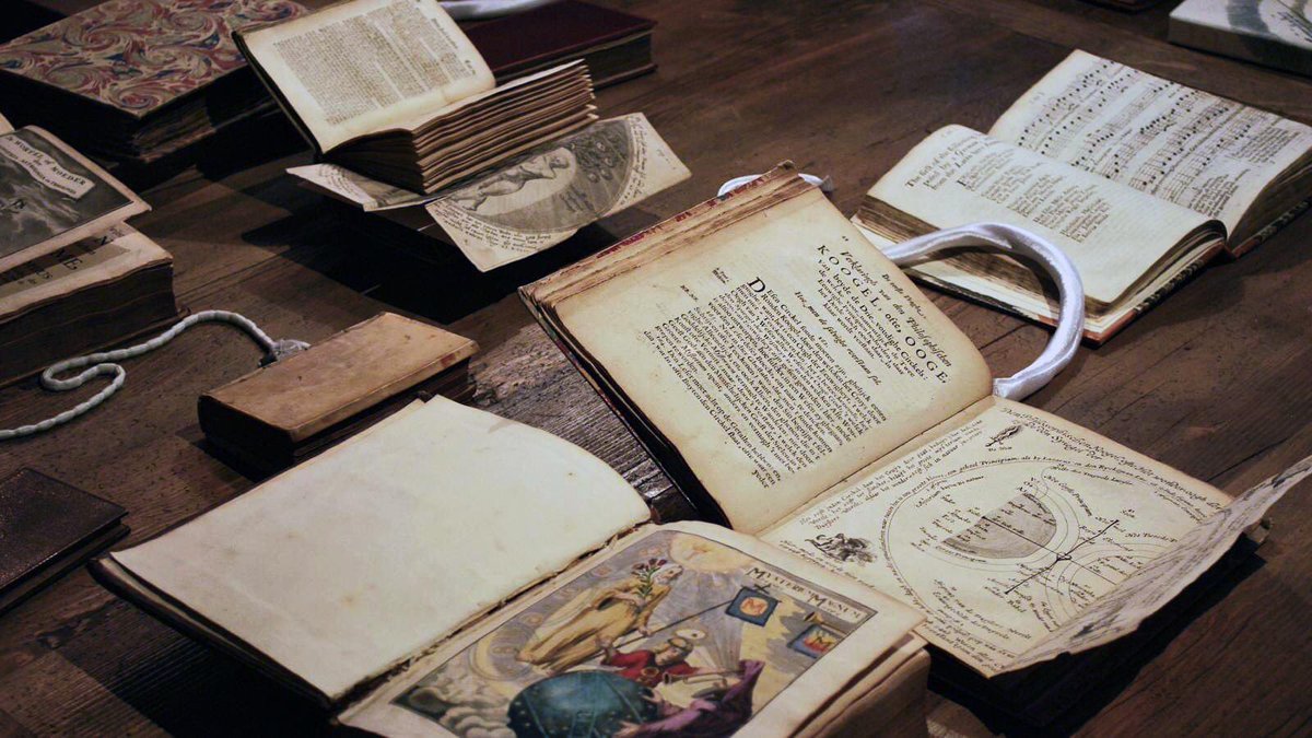 Rozokrzyz's tweet photo. W Hermetycznnej Bibliotece Ritmana  i w Ambasadzie Wolnego Umysłu (w Amsterdamie) jest ponad 2000 książek związanych mniej lub bardziej z tematyką Różokrzyża.
Można skorzystać z zasobów elektronicznie.
#ritmanlibrary #embassyofthefreemind https://t.co/q5wsrT1IIo