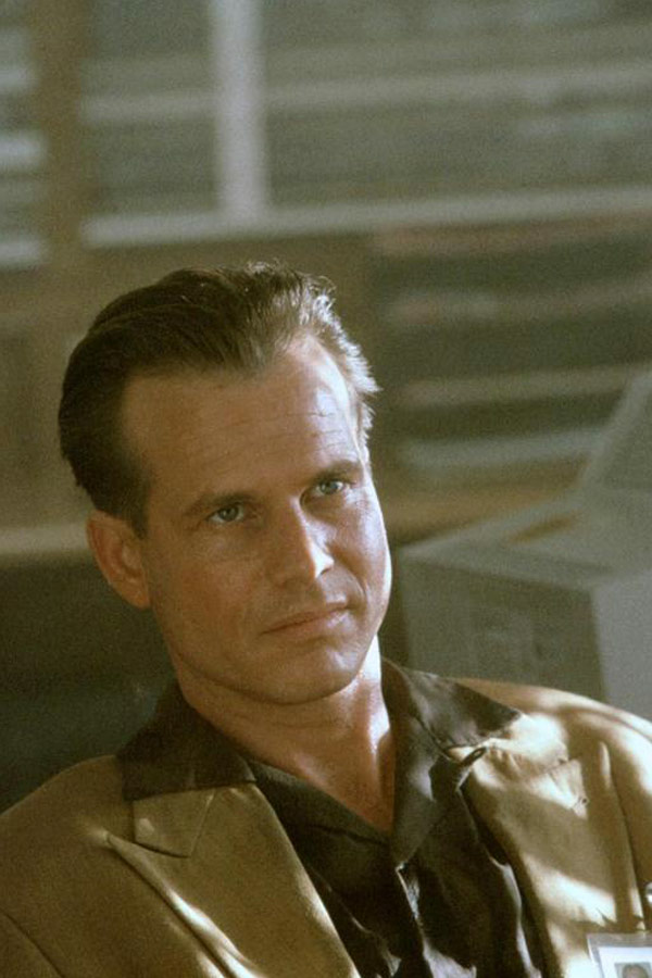 avpgalaxy's tweet photo. Alien and Predator fan favorite actor Bill Paxton was cast in the part of Jerry Lambert without ever reading for the role, but rather based on the strength of his previous work. 22 DAYS TO GO! #Predator2 #30DaysFor30Years #BillPaxton #JerryLambert https://t.co/rRTSyxpUmW