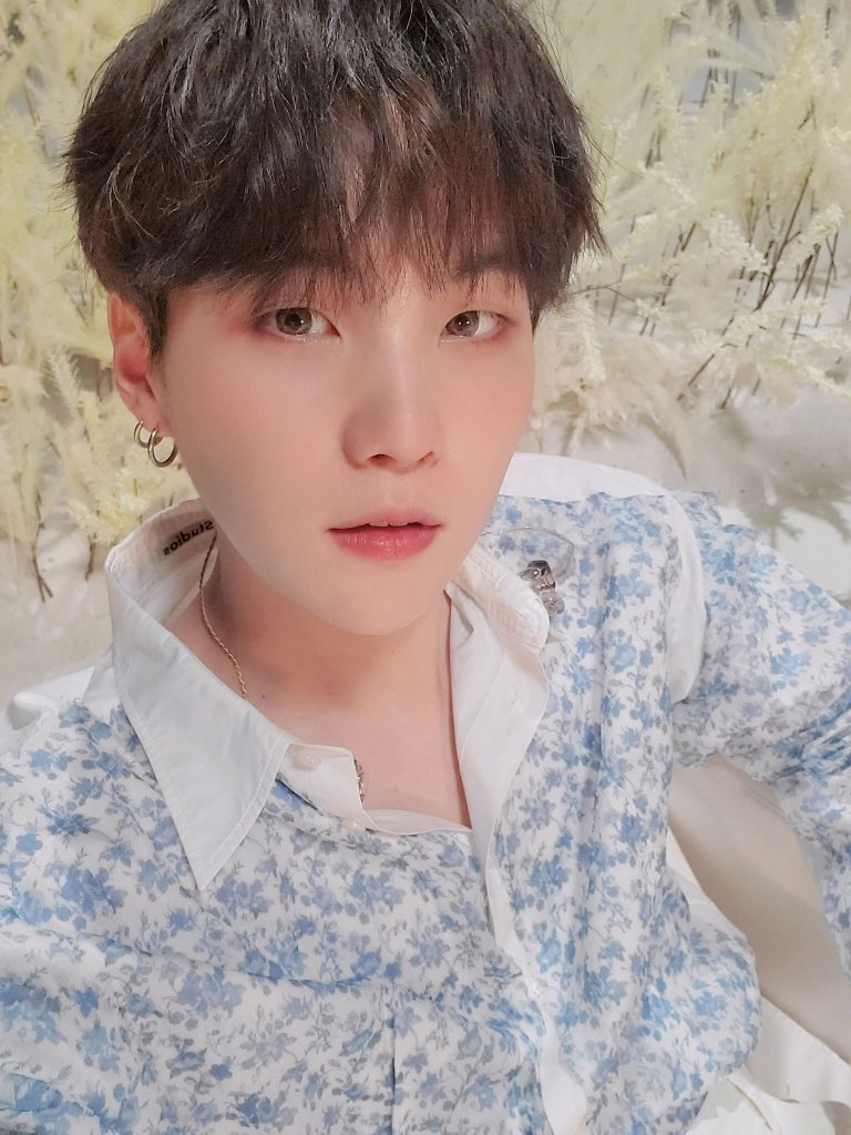 reflecti0nnn's tweet photo. @bemyicy @BTS_twt I vote for #SUGA [ @BTS_twt ] as 
Best Producer #EKP_bestproducer_SUGA https://t.co/MGaDvmJf5b