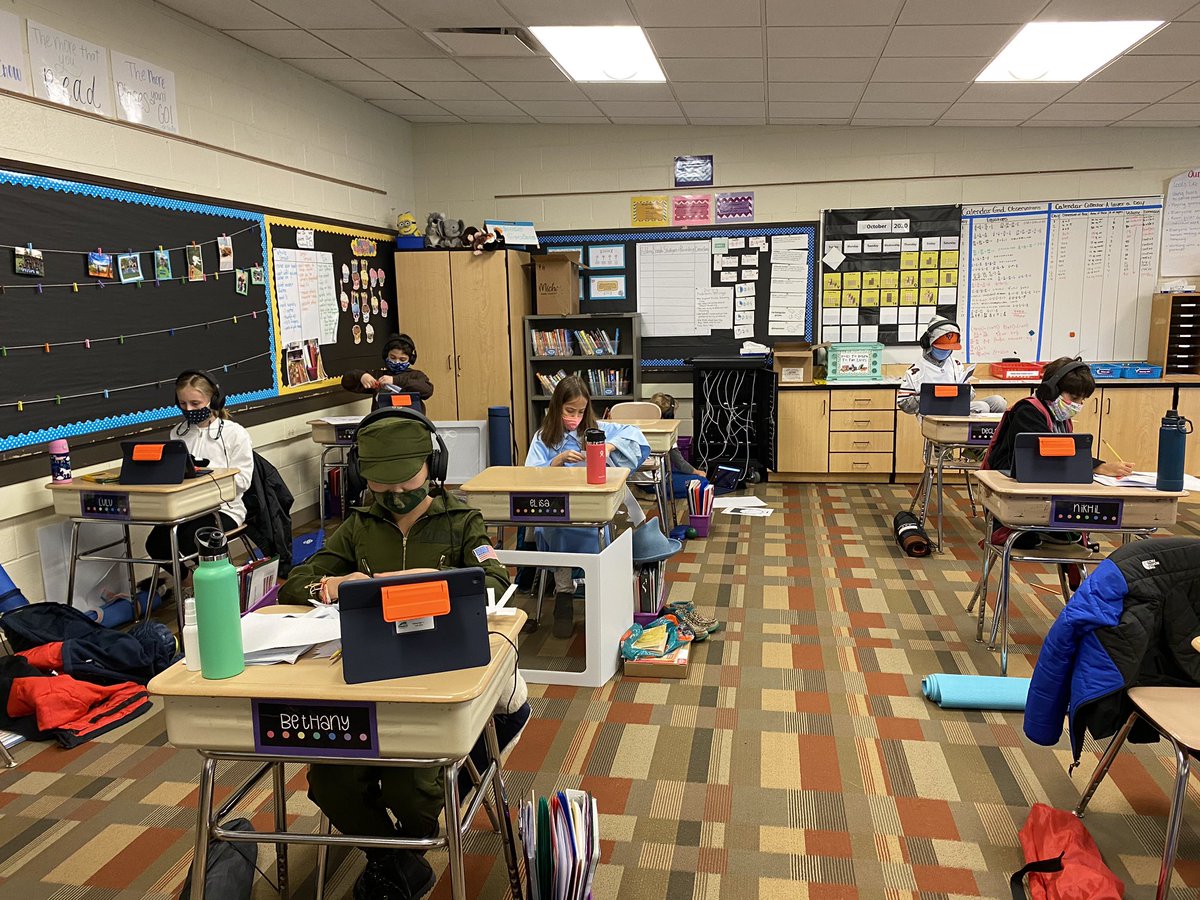 MsHart28's tweet photo. @MysterySci has us fascinated learning about bugs and bones for Halloween! @GreenbriarD28 https://t.co/hXxfLqKaHH