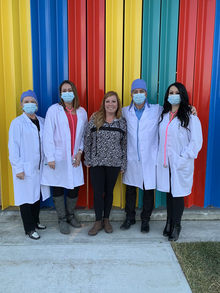 .<a href="/LethSchDivision/">LethbridgeSchoolDivision</a> With everything that frontline workers and educators have been faced with this year, the office staff at Coalbanks wanted to acknowledge our frontline workers. Thanks for all you do. #frontlineworkers