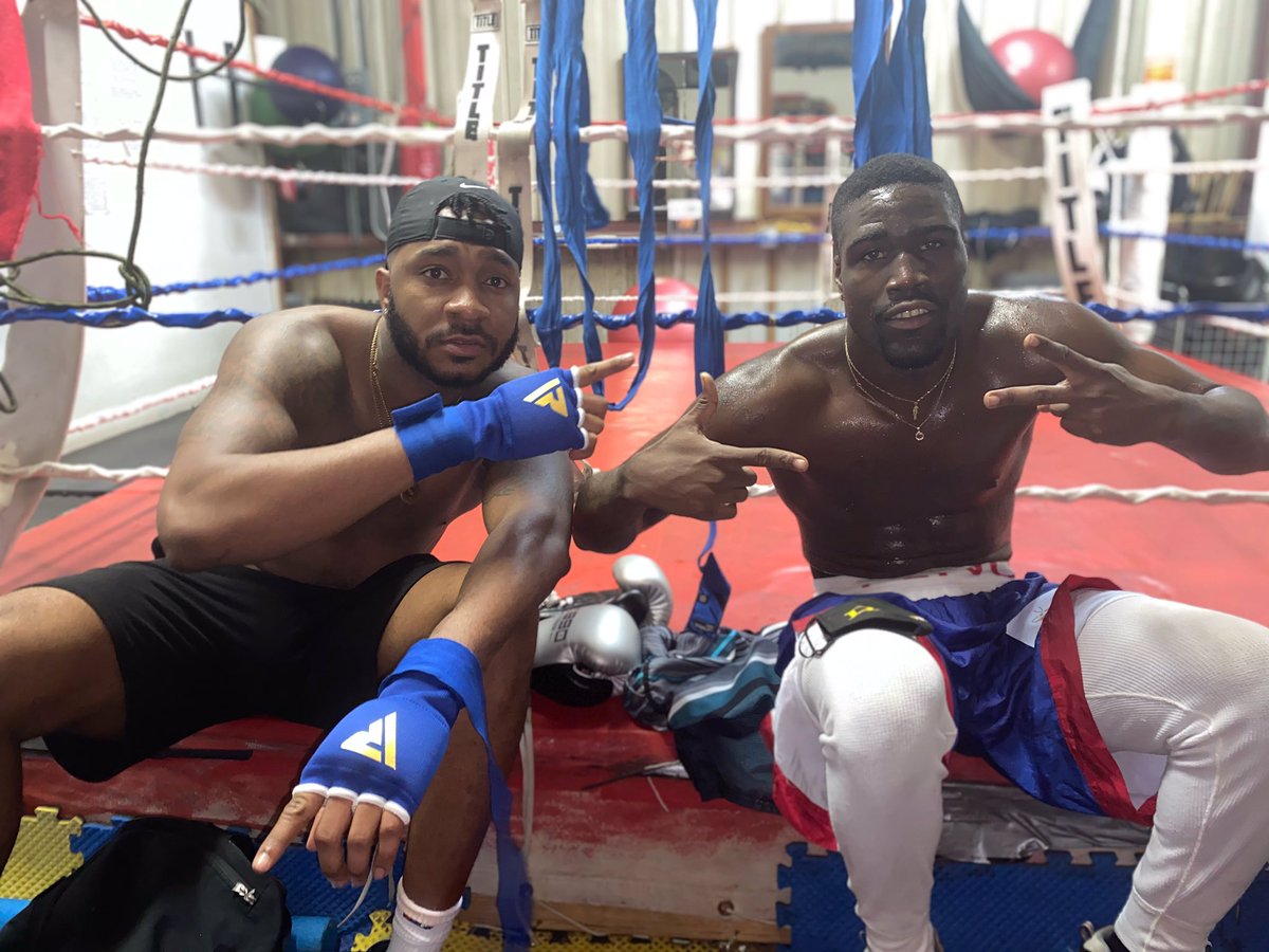 JLife863's tweet photo. It’s about to be a BREEZZZZEEEEE BIG FELLA!! 🥊🥊#CampLyfe #CampDay12 #InTheKitchenWithBakeChicken🔥🔥💪🏿💪🏿🍗🍗 https://t.co/QuifFTWwXj