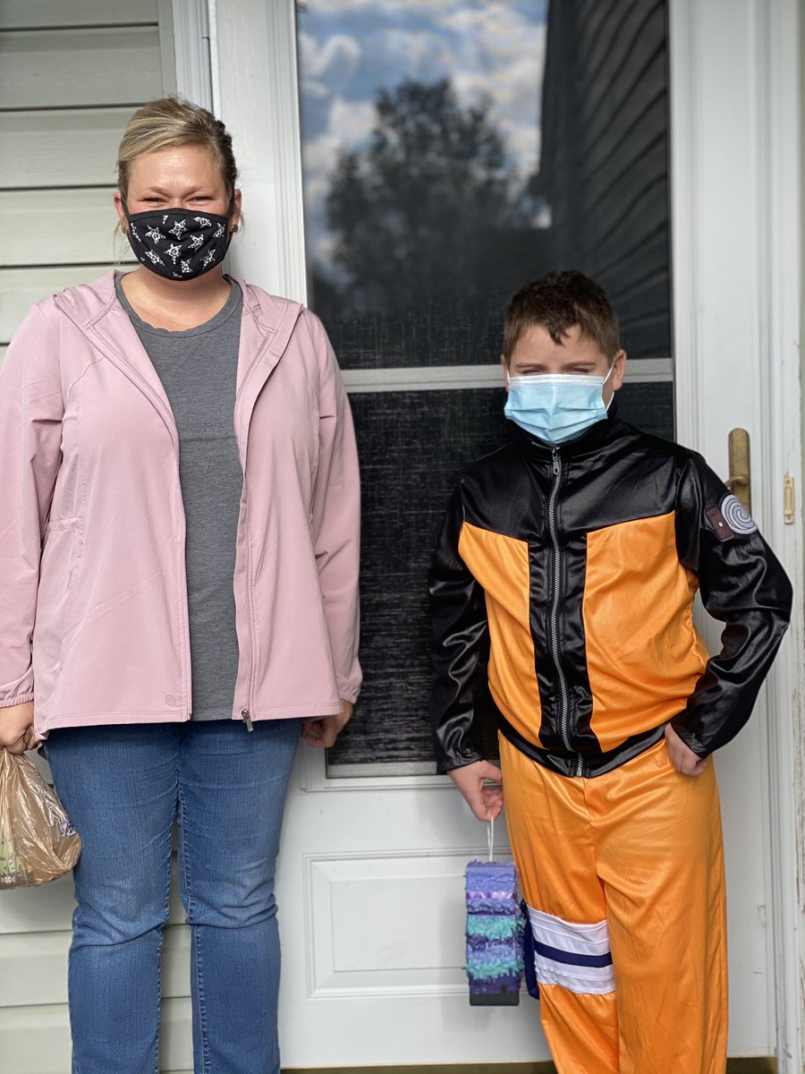 MrsWenker's tweet photo. So excited to see some of my online learners in person today while I delivered some Halloween treats! https://t.co/uKTe38YCEI