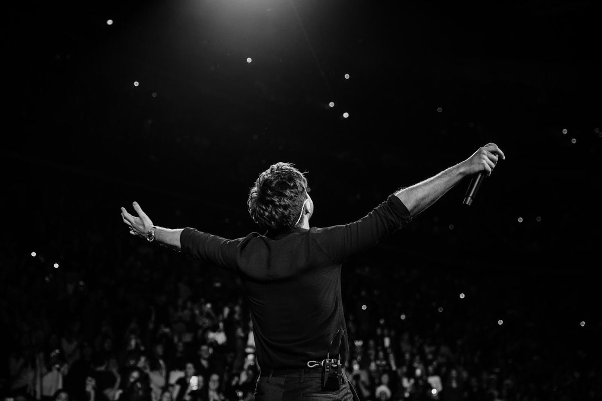 The back view when he's on the stage, performing is just mind blowing! 