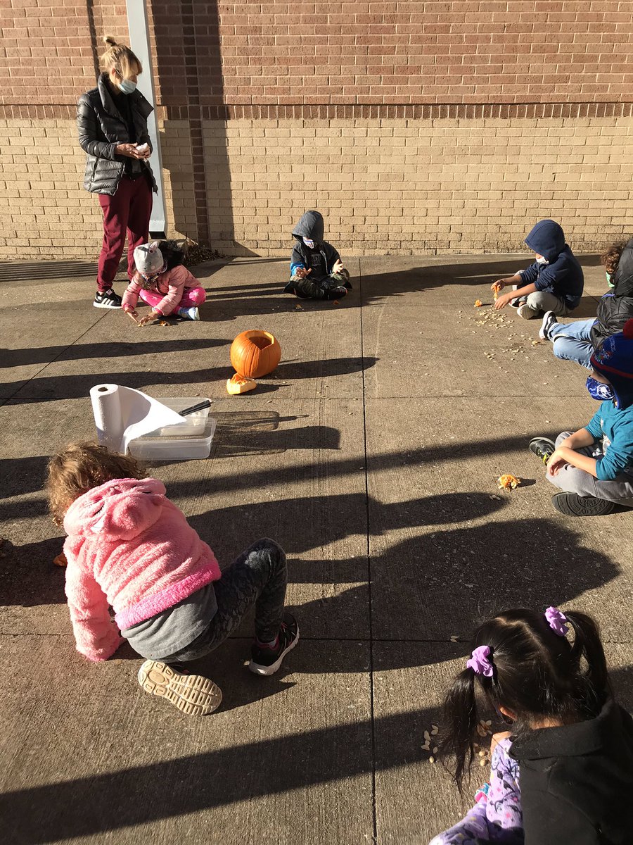 AckelsEmma's tweet photo. Children make celebrating pumpkin week the most fun! #experienceSLE  #earlychildhoodGCISD https://t.co/E7R5ZX9WzU