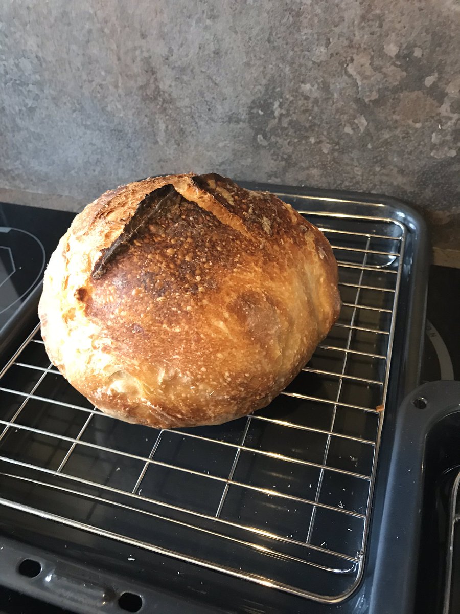 GhentSimi's tweet photo. One thing that I learned and perfected in since the lockdown is......BREAD!!🍞🥖🥨 artisan sourdough bread, plait bread and gluten free bread. #breadheaven https://t.co/nWbHZDY2Tj