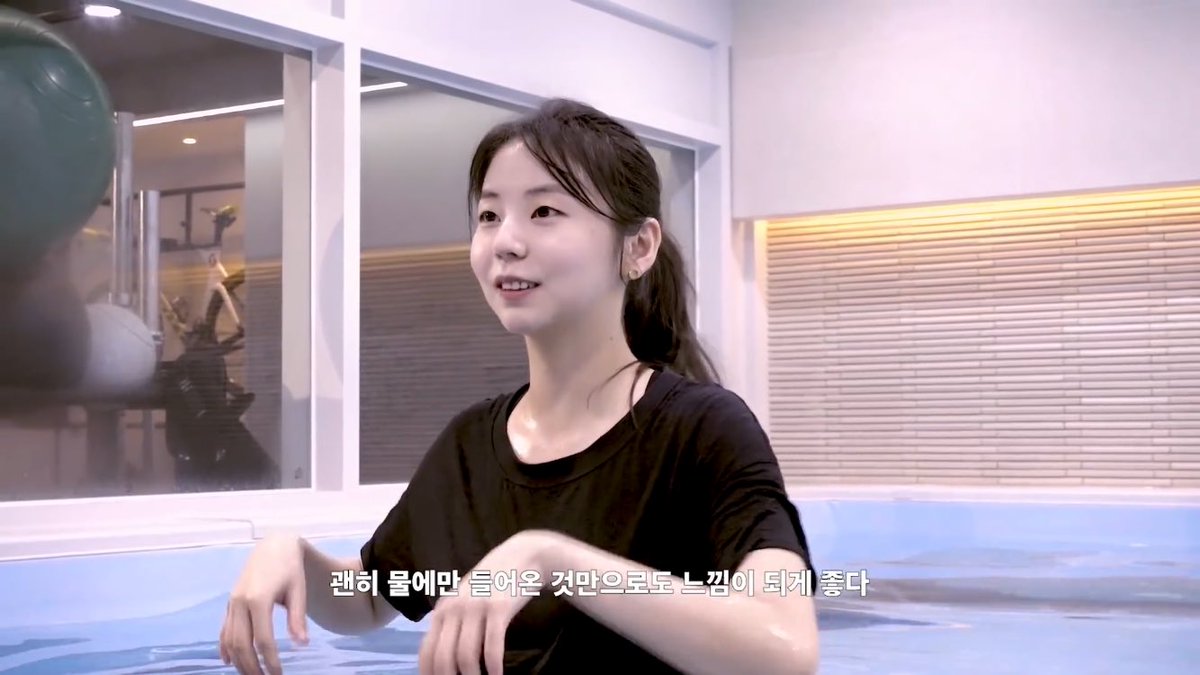 sansohii's tweet photo. #안소희 VLOG New. 수중 러닝은 처음이라솧 🏃‍♀💦 어쩌다 보니 철인 3종으로...? https://t.co/dm9ySKQgdA https://t.co/YMG1soimAc