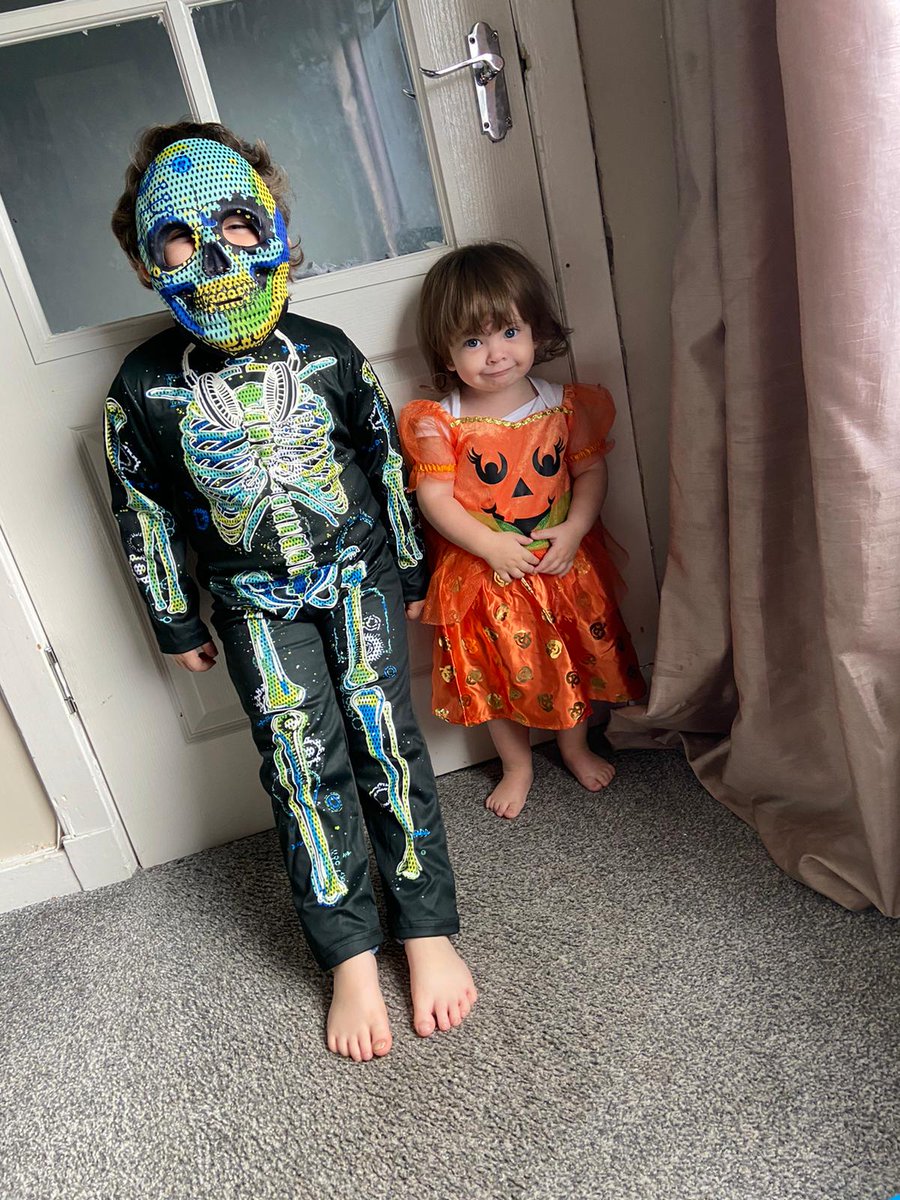 Looksuniquesign's tweet photo. @HolyFamily_PS Ruaridh &amp; Isla getting into the Halloween spirit missing his friends and mrs stevenson https://t.co/r5vzNqO0yl