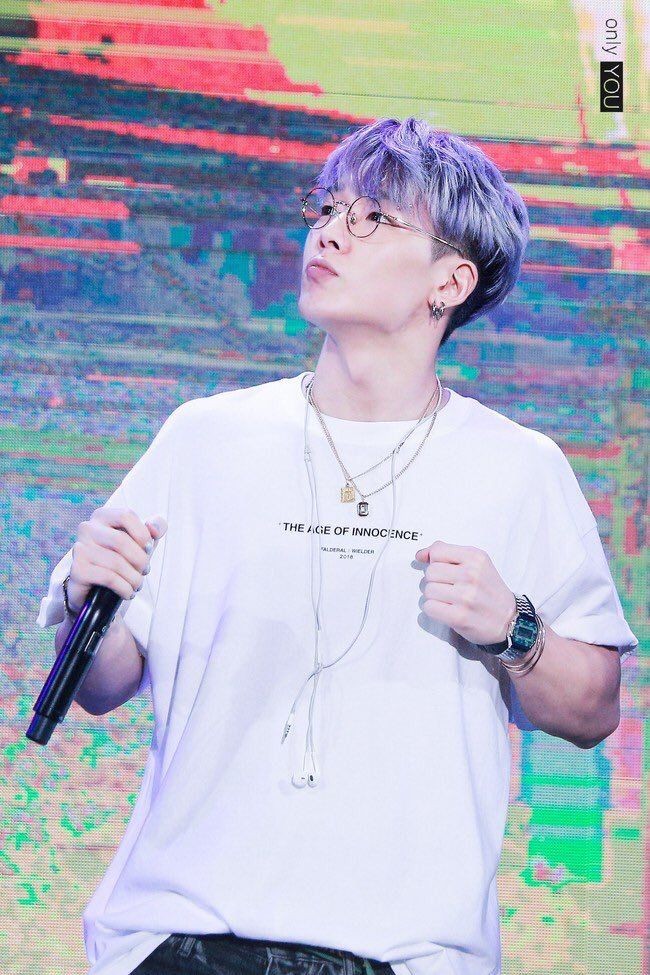 Here's a thread with Bobby's purple hair coz I badly miss it. #바비  #BOBBY  #아이콘  #iKON  @YG_iKONICP.S Credits to the owners of each pictures