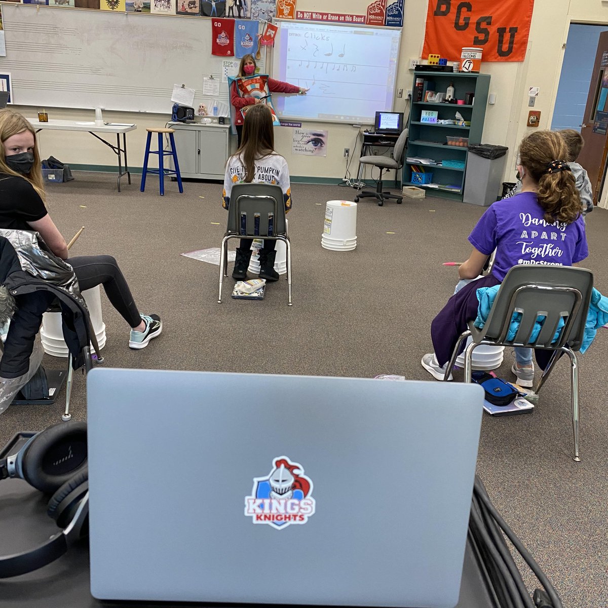 The 6th grade On-Line Team was able to join Mrs. Kleis's class to do drum buckets in Mrs. Reeder's Music Class today. They are watching through a Zoom Meeting on the laptop. Everyone had so much fun! <a href="/MrsWagnerM3/">Lynn Wagner</a> <a href="/Kings_Schools/">Kings Local Schools</a> <a href="/CISKnights/">CIS Knight Nation</a> #kingsstrong @cis_music5