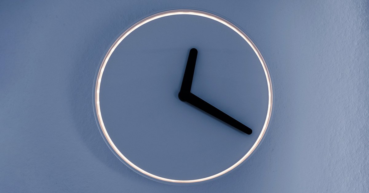 YonkeLawLLC's tweet photo. Here's a friendly reminder that daylight saving time ends this weekend. Don't forget to turn those clocks back an hour when you go to bed Saturday night. Hooray for one extra hour this weekend! #FallBack #TimeChange #HappyHalloween https://t.co/i6n1eeYulf